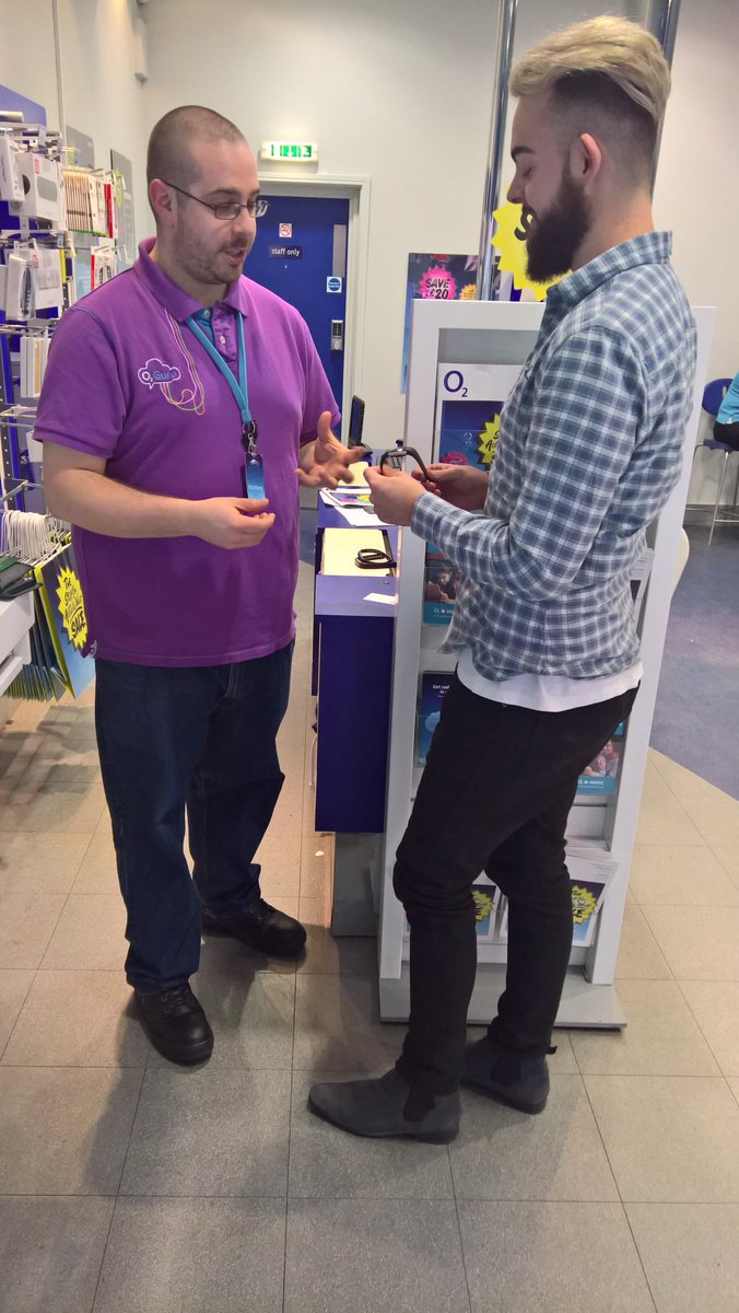 guruboston2's tweet image. Showcase week in #o2Boston demoing the range of #Fitbit wearables we have to play with #celfonefamily #guru #showmeyourshowcase