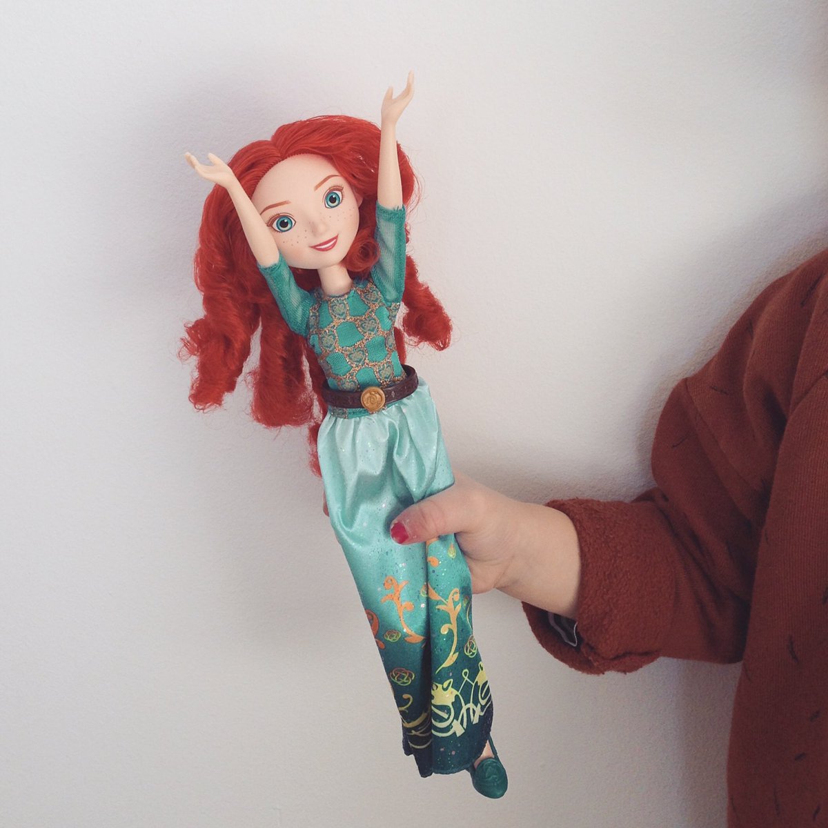 weare_brave's tweet photo. Los Reyes Magos querían que esta niña sea muy #Brave. Y por algo se tenía que empezar. :p #bedigitalbebrave https://t.co/3ran3xqUMS