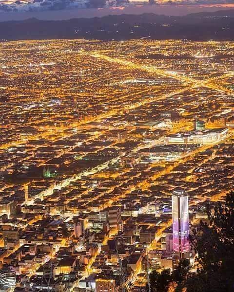 #BuenosDías iniciamos la semana en nuestra #Bogotá #Colombia #rocknroll #rock