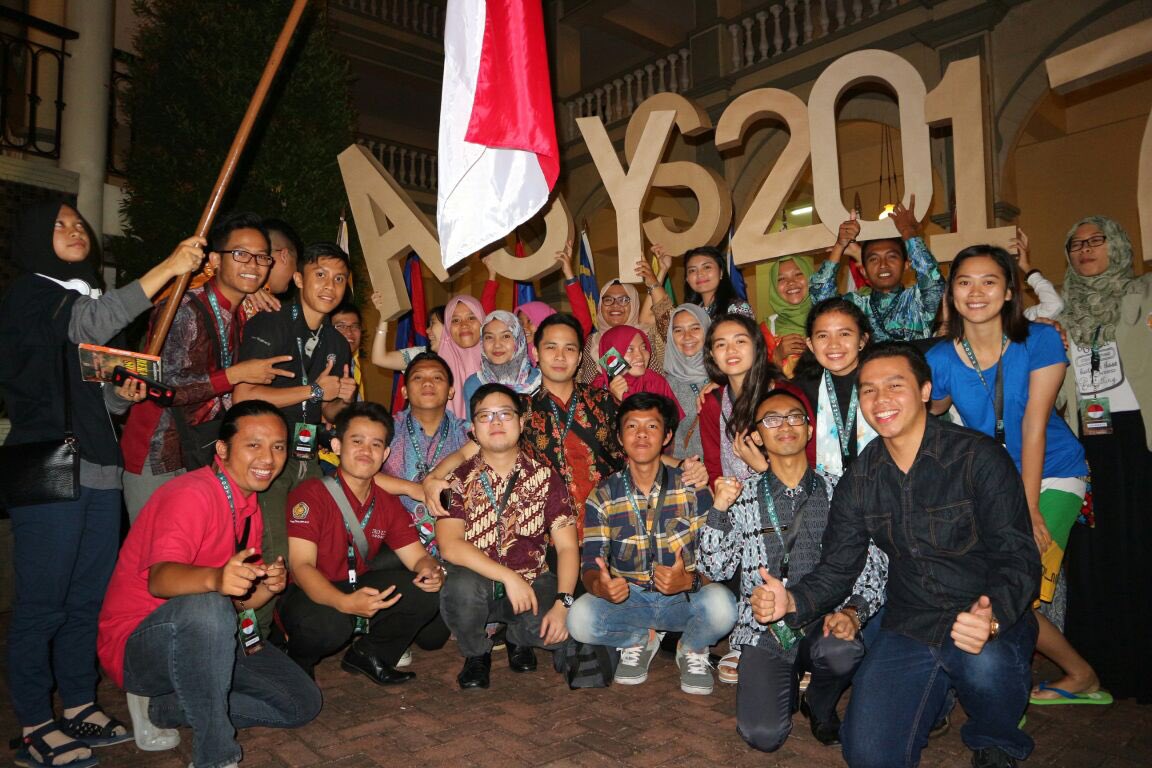 Magandang gabi from Indonesia delegates <a href="/auys2017/">AUYS2017</a>