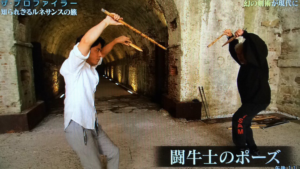 三増 紋右衛門 3密を避けた余興のご相談承ります ルネサンス剣術の復元に取り組む 鷹の団 を訪れる岡田准一さん 比較的新しい団体にも関わらず武器などが充実しているのは ヒストリカル リエナクトメントの 活動がベースになっているのではと推測f