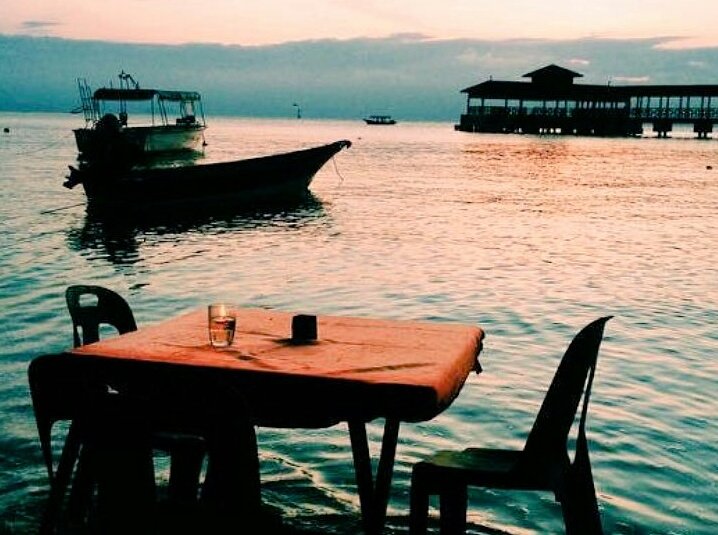 Bir gün benden
Şikayet ettiğin ne varsa, 
Özleyeceksin...

Özdemir Asaf