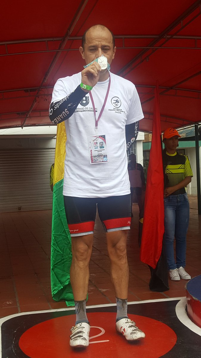 FELICITACIONES OSVALDO HERNANDEZ, medallas de Plata y Bronce en los Juegos de la Acord para Periodistas en ciclismo. Figura de Caldas.