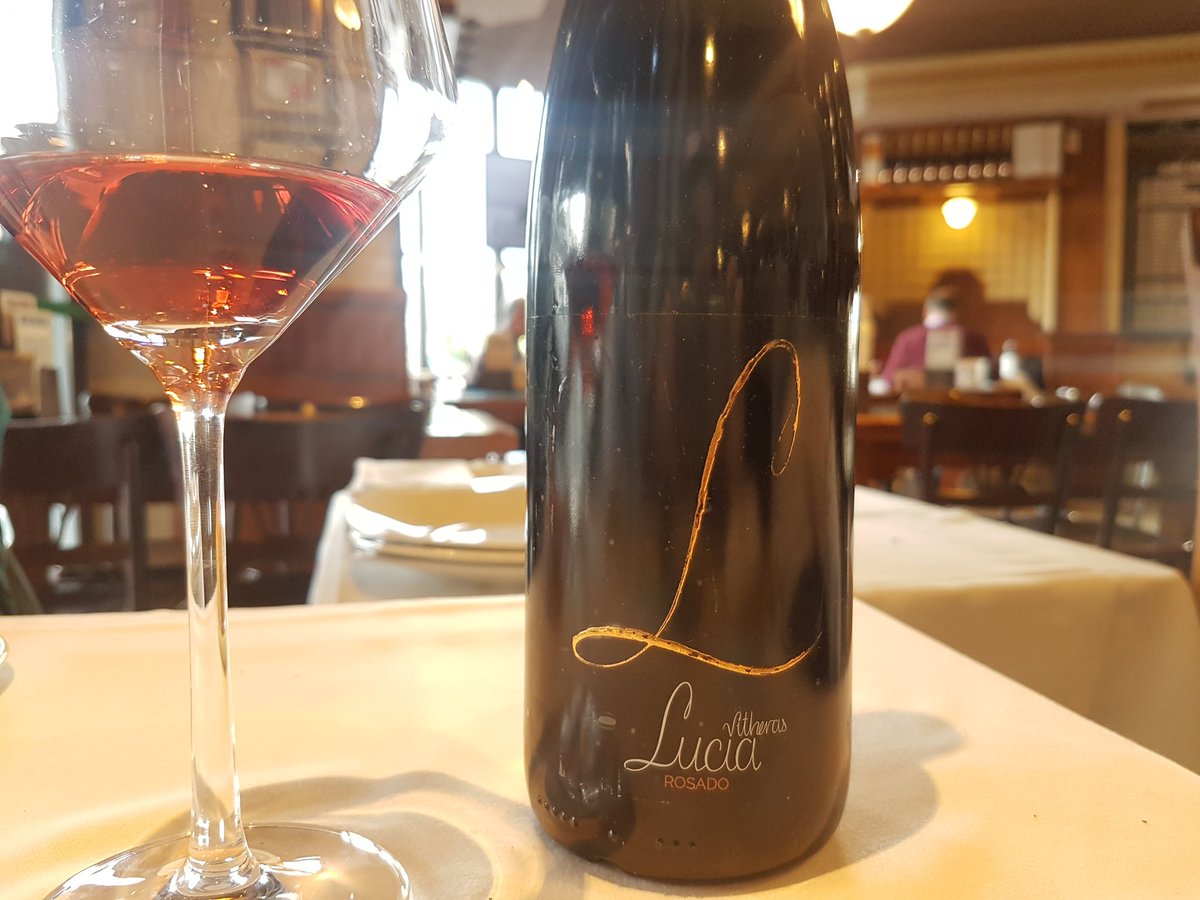 rmendanya's tweet photo. Hoy comiendo en @LaCortedePelayo con @capycua @TeleAsturiasTV.

¿Aceptarán reto @ComeTAsturiasTV como lo hizo @Vitheras? ;)

@LesFartures https://t.co/lDF2G5XSsP