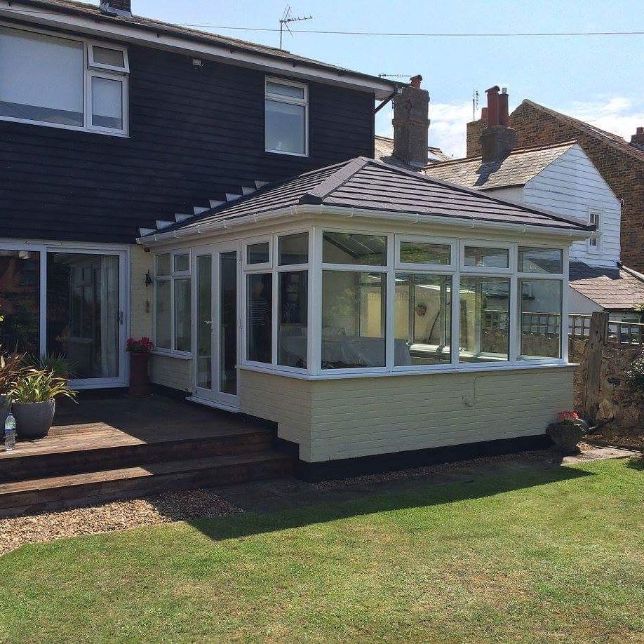ExteriorsInfo's tweet photo. Insulated conservatory. For your no obligation, free quotation, please call 0800 987 5765. #kingfisher #conservatory #warmroof #upvcwindows https://t.co/7aCB8kgBGp