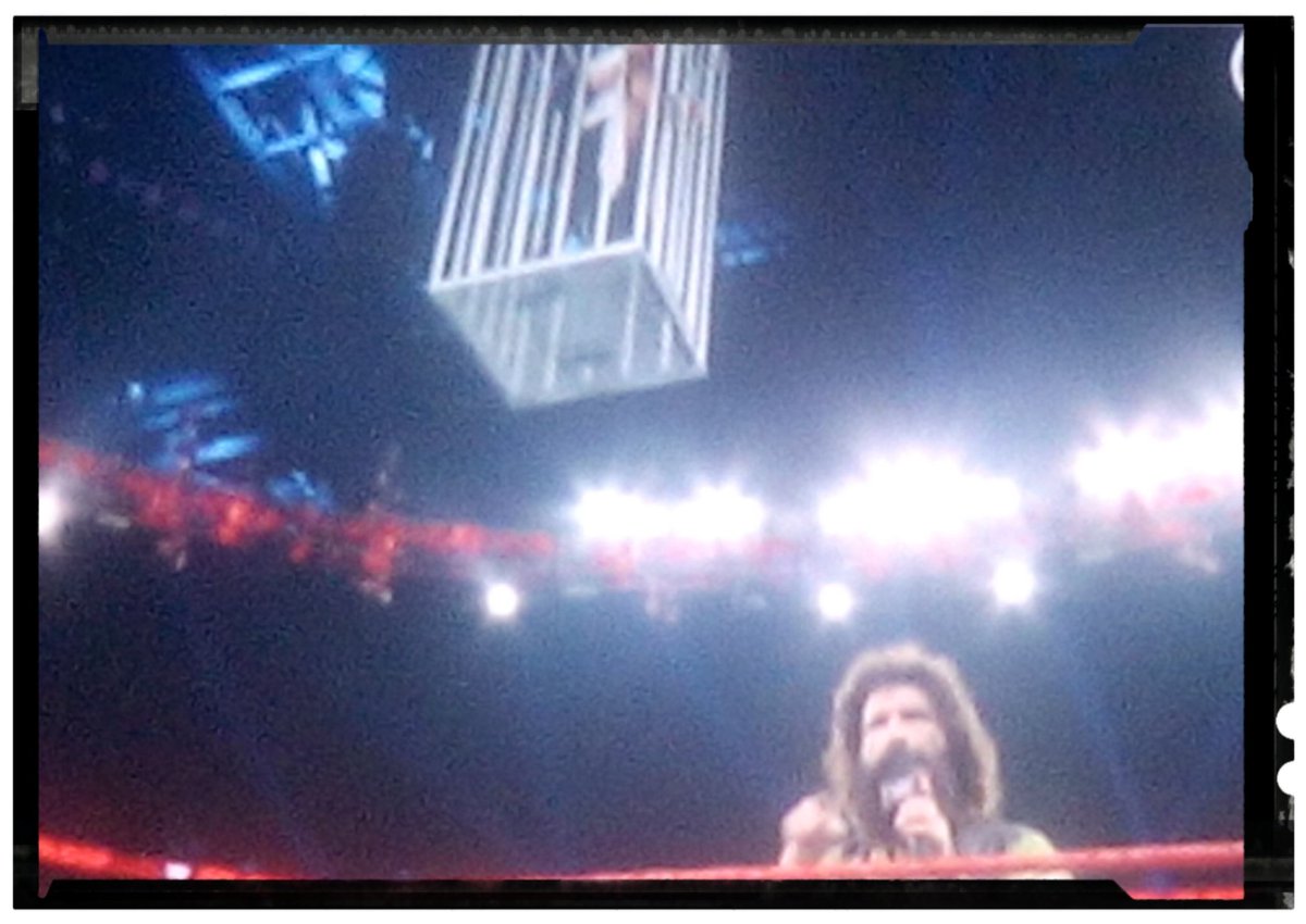 BE_Freehold's tweet photo. #jericho, un petit apercu ... et merde, where is the key? #mickfoley lol #raw After #roadblockendoftheline https://t.co/1KHmqw4ZH7
