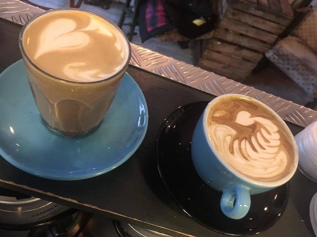 HoMCoffee's tweet photo. Laalalalatteee #art #coffee #ldncoffee #kingscross #caledonianroad https://t.co/4x1ptarmck https://t.co/FcsNkCzs3g