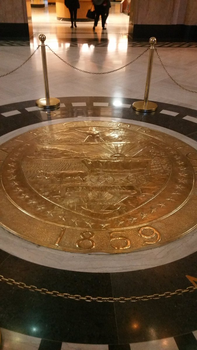 BigDTechGuy's tweet photo. Spending the day at the #OregonCapital  to see @hotcouponmama  get sworn in as the Representative for #district37 #proudBigBrother https://t.co/djgVyyCwEA