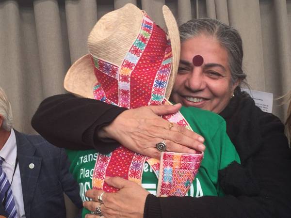 occupytheseed's tweet photo. The entire global economy is merely a giant #VendingMachine” to people—This is our “Stop!” https://t.co/Y7tfSurZMH @drvandanashiva #ReBegin https://t.co/VXYCJmecnZ