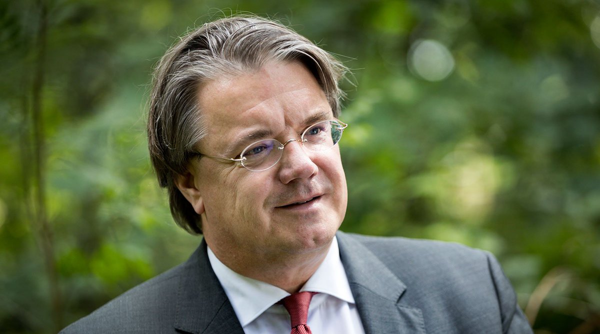 Commissaris van de Koning Wim van de Donk kandidaat voor titel #bestebestuurder 2016. Stem via bit.ly/2j0aTmV