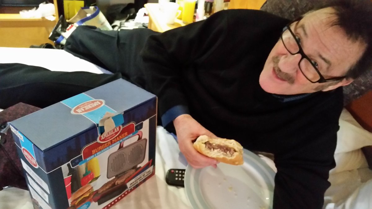 PaulChuckle2's tweet photo. Trying out my Christmas pressy #burgermaker 😎 https://t.co/G8PA9lKQ0b