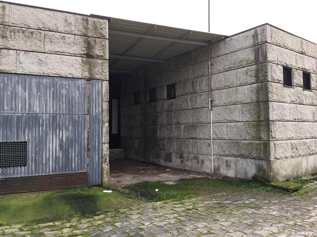 KarlosKoto's tweet image. Outro servizo menos na #AP9, sen baixar a #peaxe: Xa non hai Aseos, a facelo "de monte" (#Padrón) @anaponton @seralorenzo @xose85