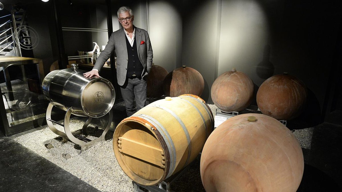 _lunion's tweet photo. Le champagne Leclerc-Briant ne se refuse rien : il teste une cuve... en or ! 🙀🍾 #Marne #innovation #goldorak https://t.co/iYyhdPjjXd https://t.co/bHuysmOsEE
