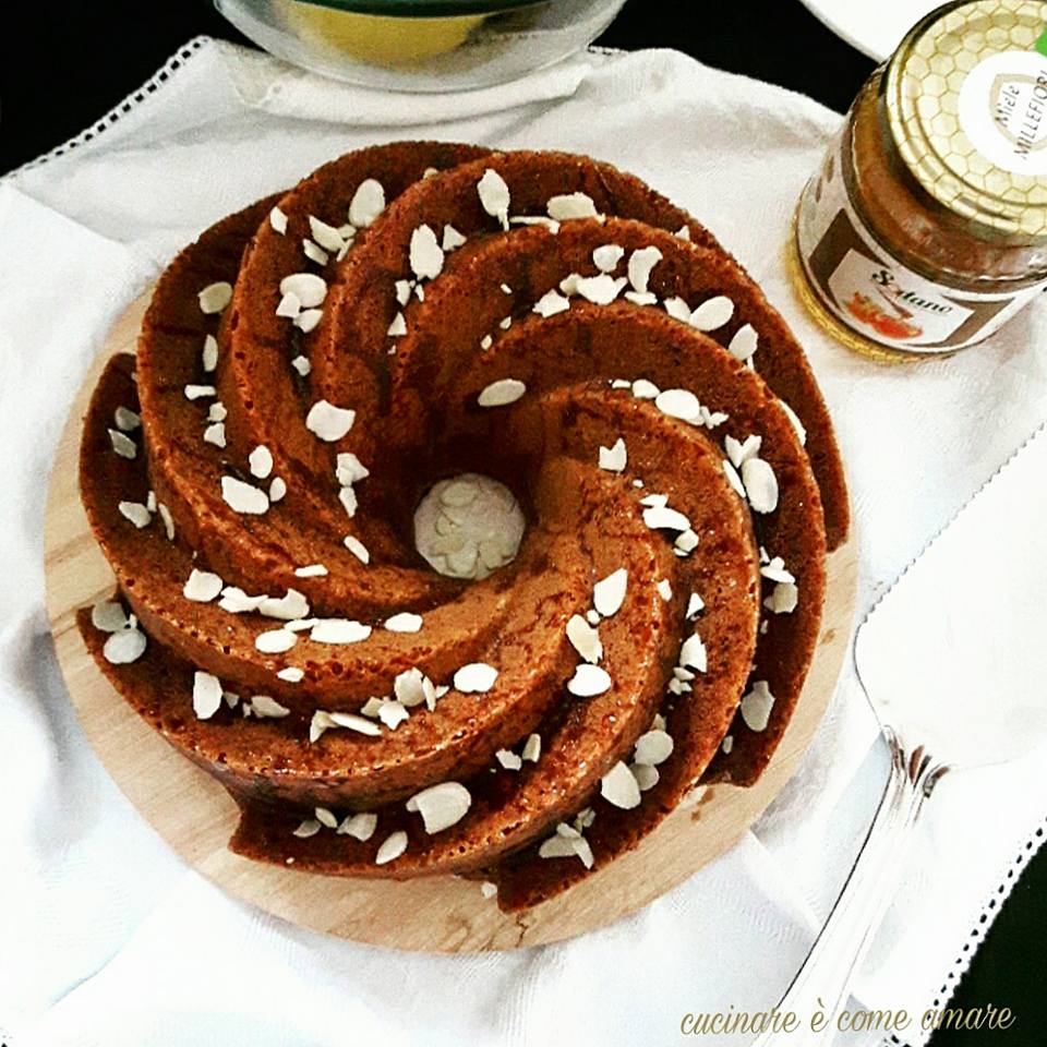 #bundtcake con #Miele #mandorle e #mele 
#ricetta #recipe blog.cookaround.com/cucinareecomea…