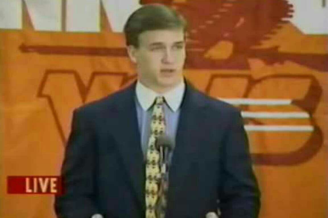 UpdatesBreaking's tweet image. BREAKING: Peyton Manning announces he will return for his senior year at the University of Tennessee. Video coming later.