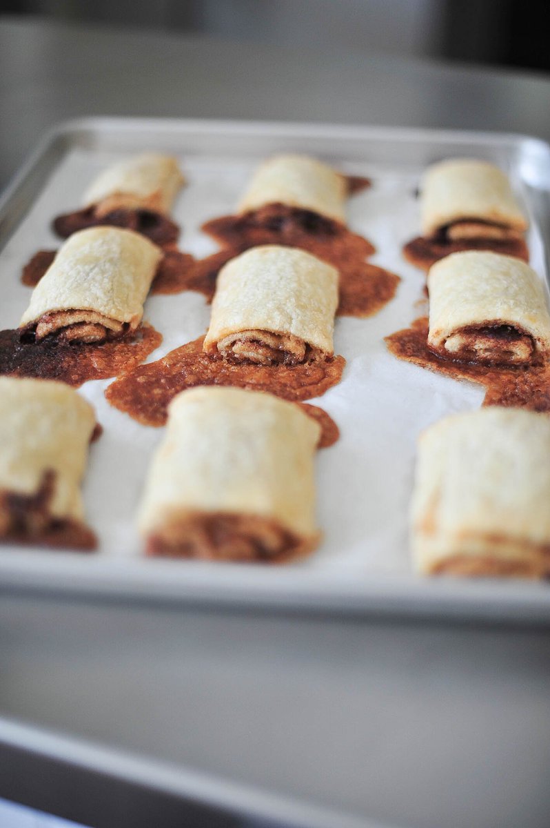 TallyCakeShop's tweet image. Monkey Pies HOT out of the oven #mondaymotivation #yourewelcome #tallycakeshop