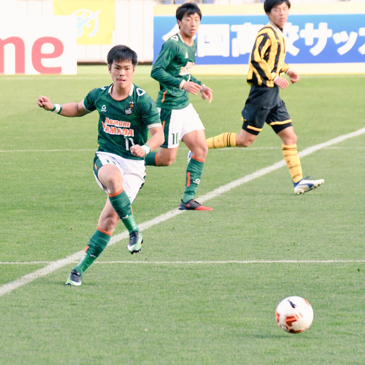 On Off P Twitterren 17 01 09 高校サッカー選手権 青森山田 Vs 前橋育英 得点王の鳴海彰人くん 胸トラップからのボレーが鮮やかすぎた 手首のテーピングが青森山田カラーで素敵