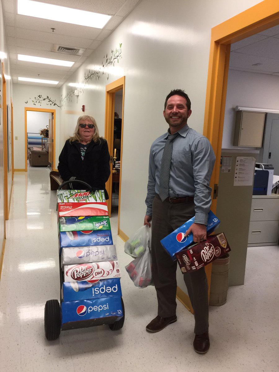 Helping our amazing volunteer at Carver @GWCarverES #shesthebest