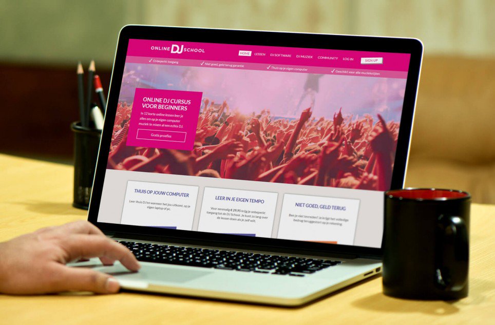 Nieuwe website <a href="/djschoolonline/">Online Dj School</a> door @Geev #kortelaadtijden #W3Cstandaarden Check hier de website --->bit.ly/2j0hQnW<---😀