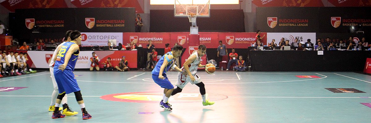 "<a href="/IBLindonesia/">Indonesian Basketball League (IBL)</a> 2017 ada di tahun ganjil, 2017. Tahun ini, jumlah pesertanya juga ganjil, hanya 11." goo.gl/cT1IpF via <a href="/mainbasket/">Majalah Mainbasket</a>