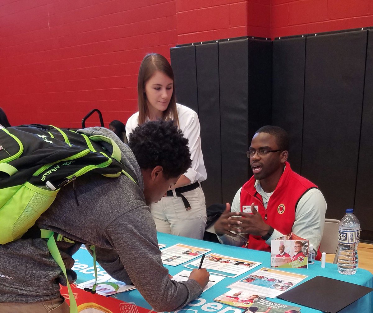 DCCollegeCareer's tweet photo. Want to make a lasting impact on a DCPS student? Serve as a volunteer Career Coach! Learn more here https://t.co/GPyKuZGxzU #DCPSRISING https://t.co/SvcD5Sw0JI