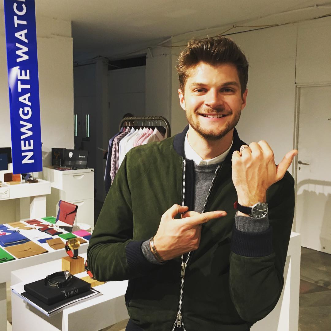 NewgateWatches's tweet photo. @JimChapman sharing his favourite @NewgateWatches Blip watch at @LondonFashionWk #LFWM #LFWMens #JimChapman https://t.co/6X5RLLVVcU https://t.co/0UmoTYlrsO