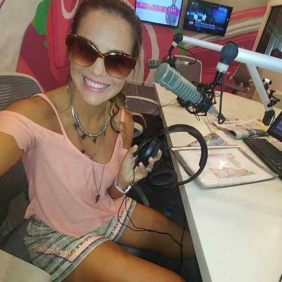 radiopop933's tweet photo. #LunesdePlagueo en #ElSiestón, envía tu nota de voz al 0986937000 📱y @MagaPaez te escucha al aire #Halatuti📻🔊🎉. https://t.co/CGSDe7dLNK