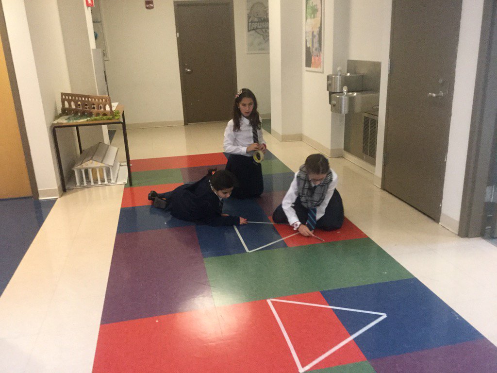 BISCLPYear5's tweet image. Can you tell which 2D shapes we&apos;re making based on their properties? #practicalmath #BeAmbitiousNAE
