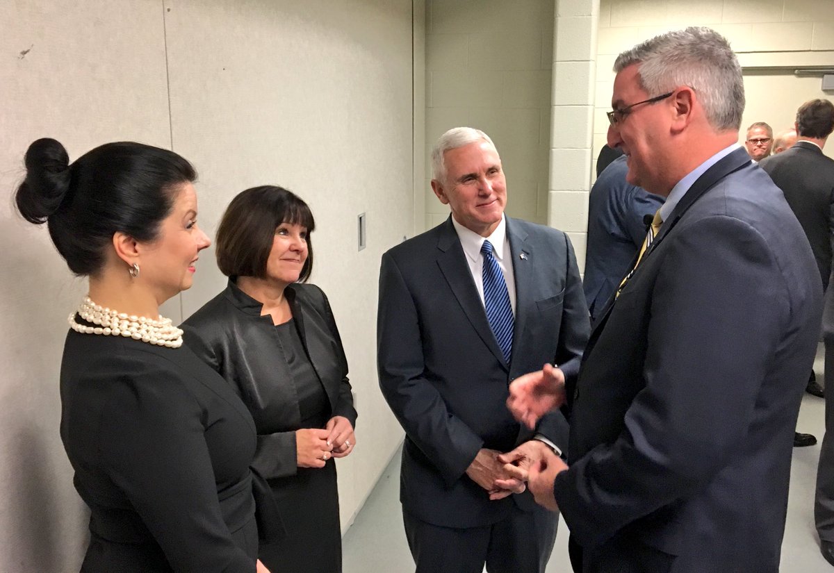 GovPenceIN's tweet image. It was a privilege to see my friend, Eric Holcomb, take the oath of office and become the 51st Governor of Indiana. facebook.com/GovernorMikePe…