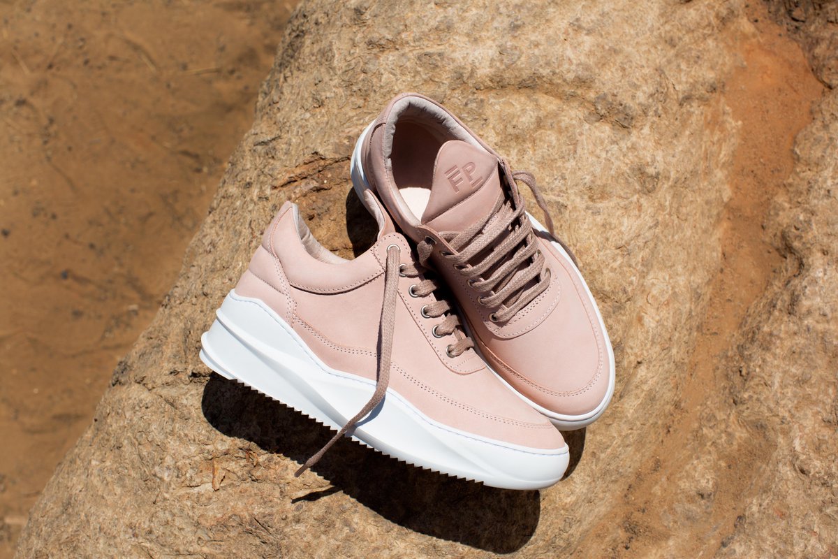 filling pieces low top sky