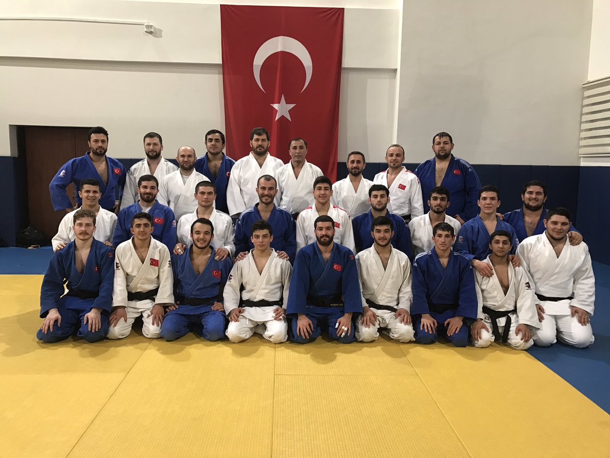 Bugün Eryamanda kamp yapan erkek judo milli takımımızı ziyaret ederek onlarla antrenmana katıldık birazda judo özlemini giderdik🇹🇷🇹🇷