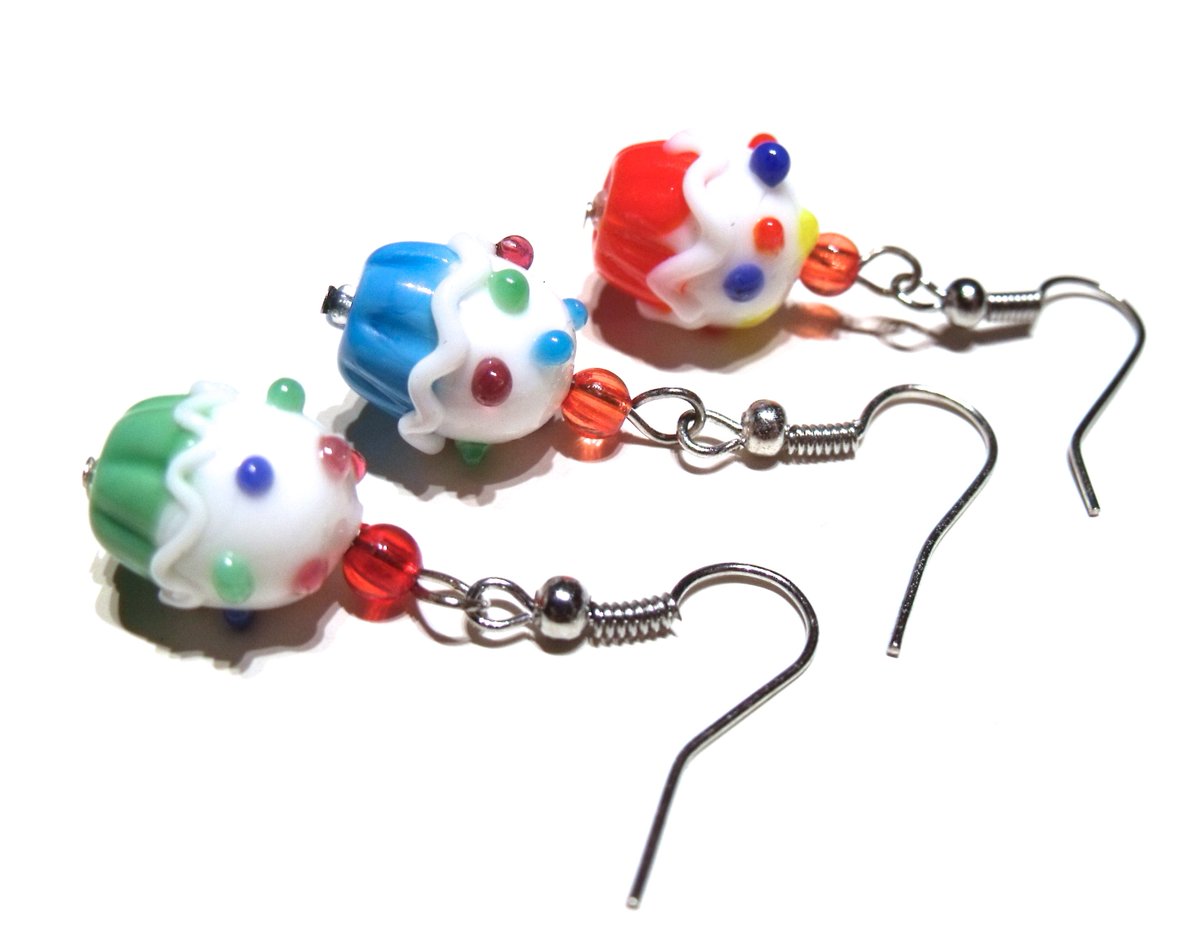 Charm_Eternal's tweet photo. Adorable cupcake earrings! #cupcake #earrings #etsy #handmade #eternalcharmjewelry #kawaii #cute #etsysuccess #etsyseller #candy #girly #yum https://t.co/Wd3ggZ8Q95