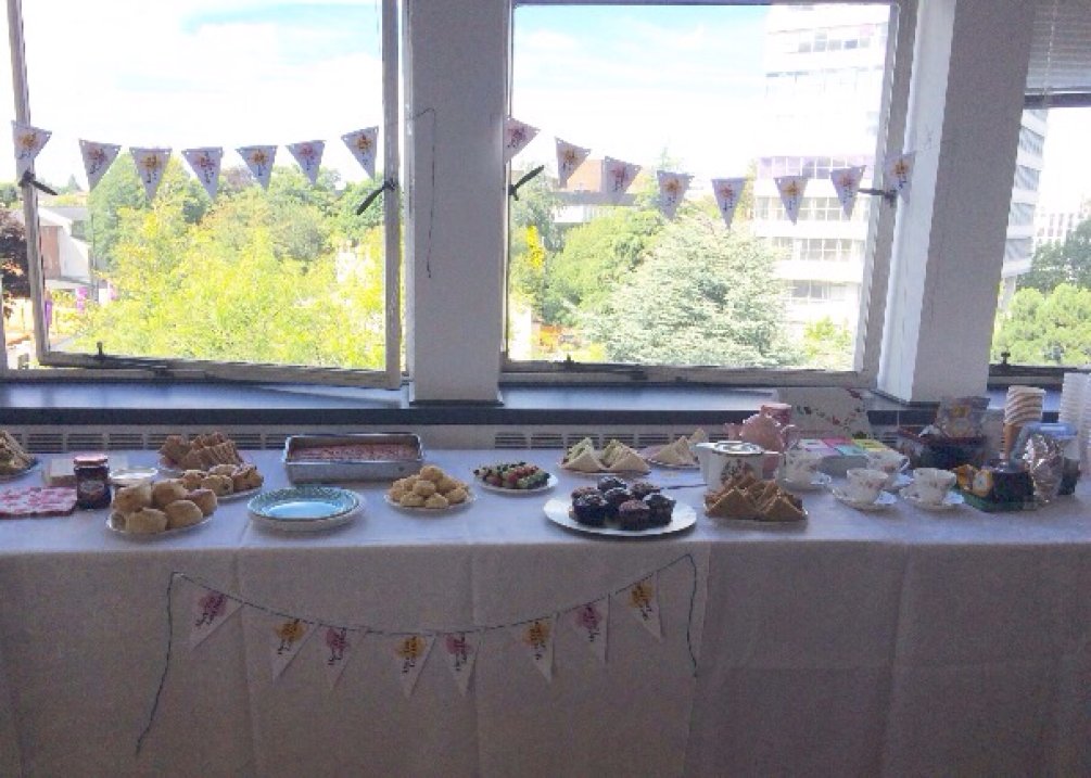 IPFtweeting's tweet image. #MoreTeaLessHate: Britons fight post-Brexit hate crime with tea parties bit.ly/2bSPrtf @WorryingSigns