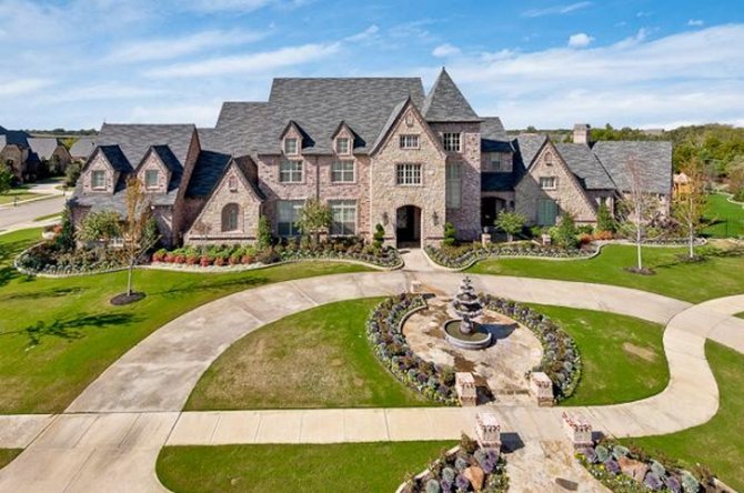 DesignerREstate's tweet image. #Mansion #Monday! 6BR 7B mansion in #Dallas, #Texas! With over 10,000 sqft this home includes seven fireplaces and a wine cellar!