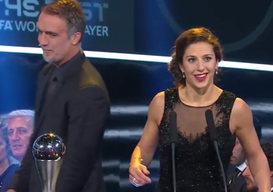 InvictosSomos's tweet photo. REPITE EN LA CIMA. Carli Lloyd gana el PREMIO THE BEST A MEJOR JUGADORA DEL AÑO. De USA para el mundo. #InvictosTheBest https://t.co/712jkL82yG
