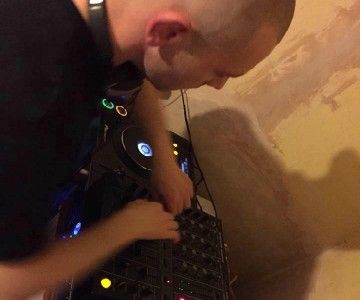 examplefm's tweet photo. Marc E B LIVE from 8pm #ExampleFM #TuneIn #MarcEB #NorthWales #Bounce #EDM #Tunes https://t.co/A67Oaq5fp8 https://t.co/rmuh2T2H4L