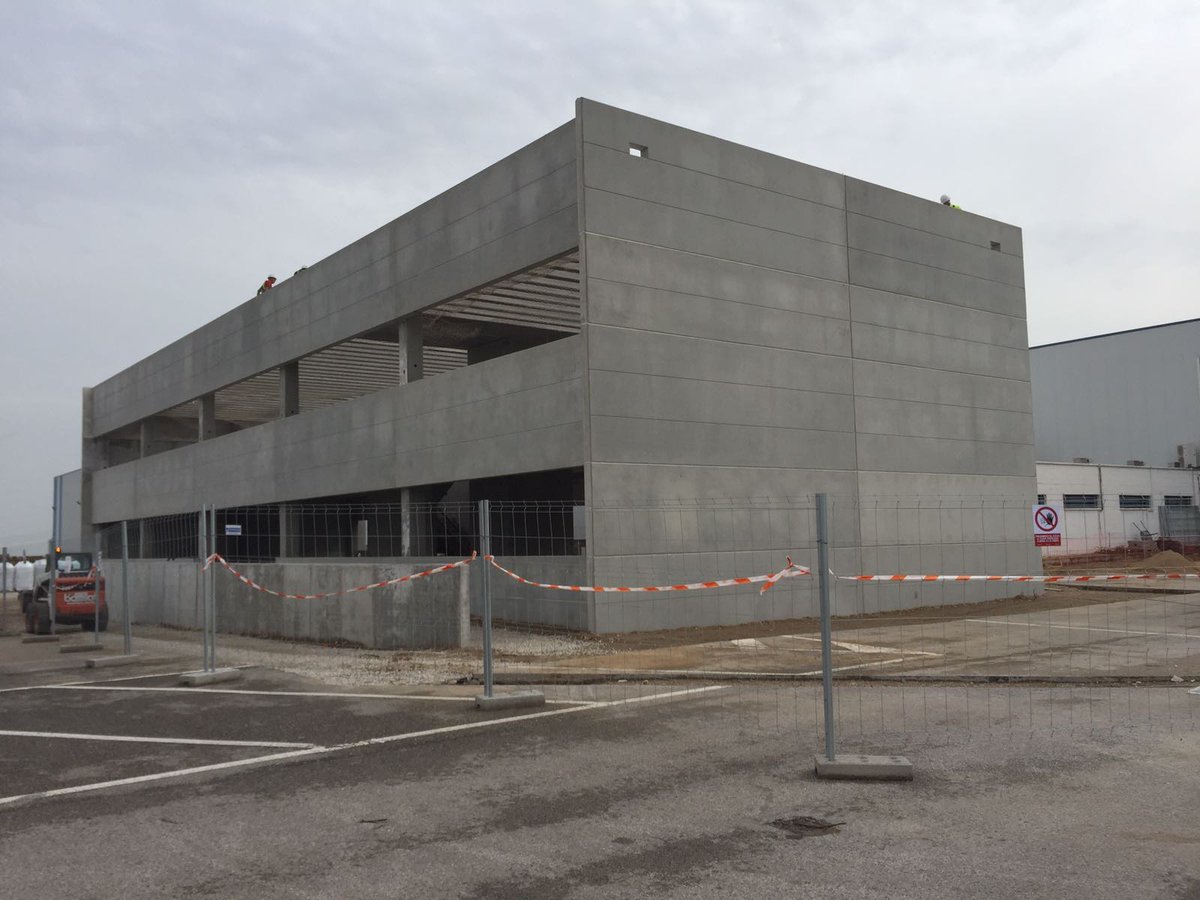 Gilva_sa's tweet photo. Estamos montando un nave de oficinas en #Reus, un edificio versátil que se adapta perfectamente a las necesidades de nuestro cliente #Gilva https://t.co/dlUrDgYzyX