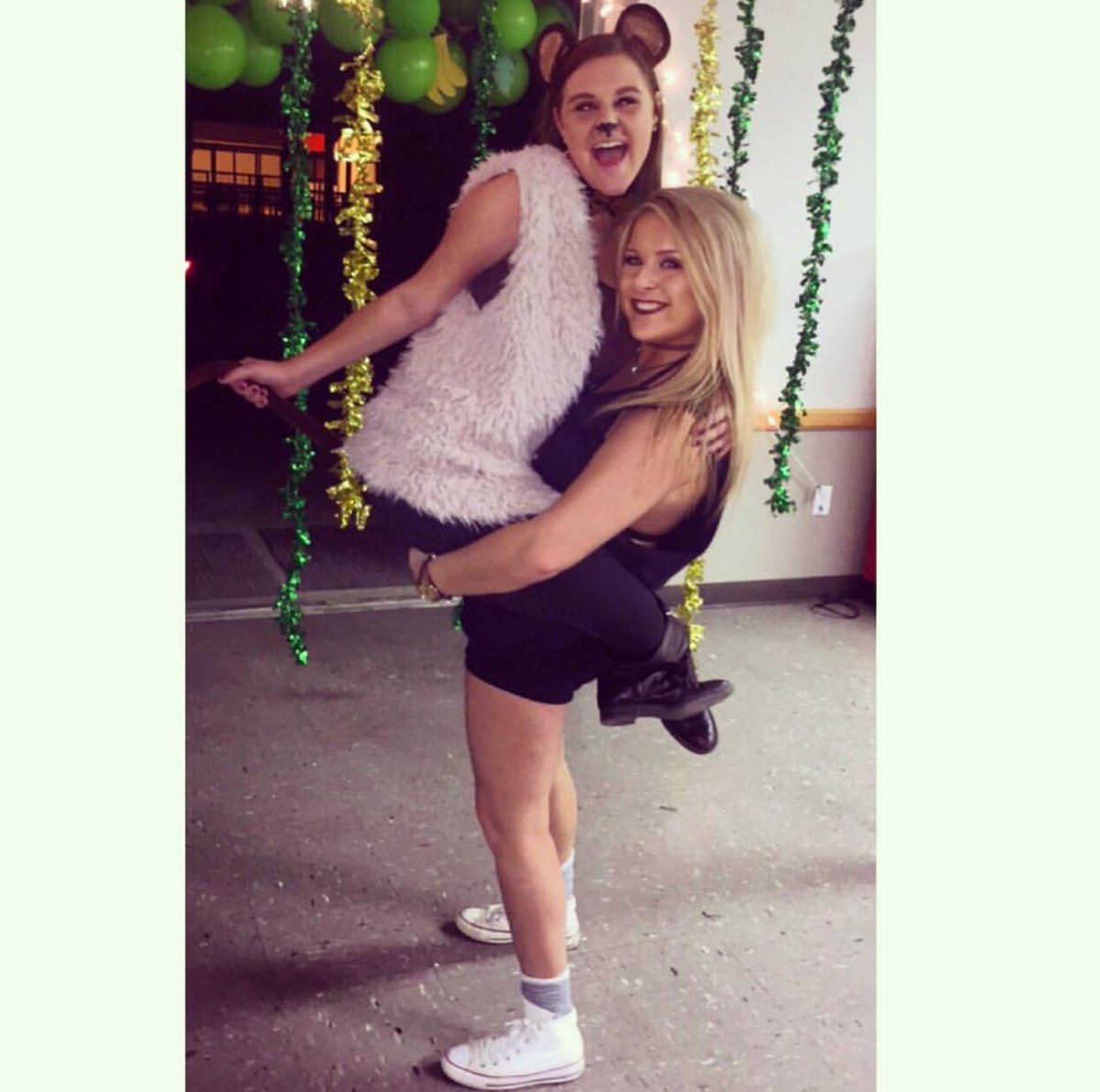 womenofchidelta's tweet photo. #RushObu so that you can find sisters & forever friends that lift you up when you need it most (literally) ☀️💙💛 https://t.co/fnvw6ip8Fz