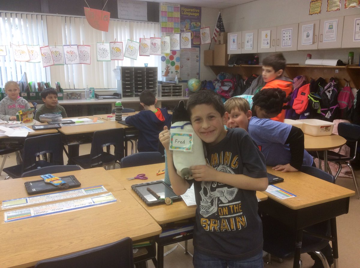 dawn_schop's tweet photo. Fred the Penguin #recess fun with 4th graders @markTwain #teamtwain working in Mystery PIcture. https://t.co/cJYvQdwlFq