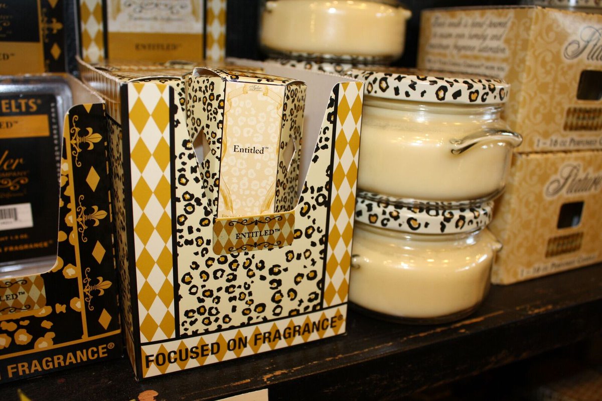 SampleHouseTX's tweet image. Don't miss our scent of the week: Entitled by Tyler Candles! #SampleHouse #candles #scent