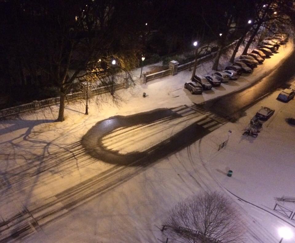 Épandage communal. Frontière Ixelles-Bruxelles. La Région du surréalisme (via FB)