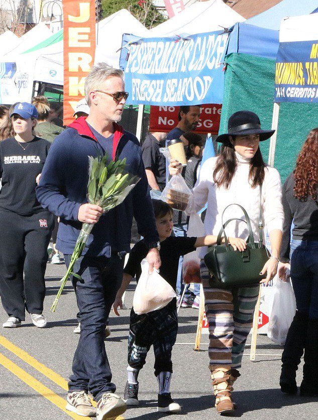 SelmaBlairStyle's tweet photo. Selma Blair Farmers Market With Family @senreve @SiennaZac https://t.co/a6P9Hlfi6q https://t.co/STwEPPAjWx