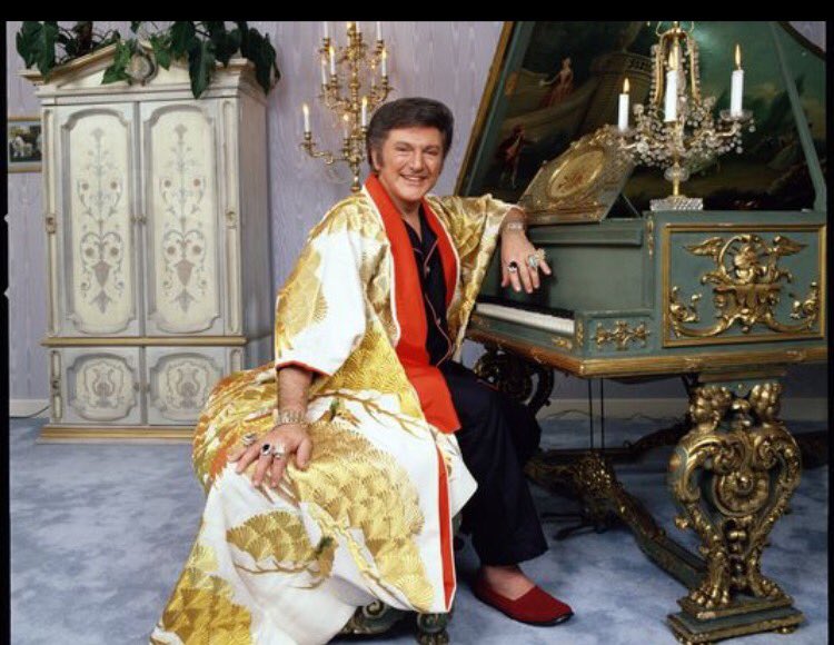 @JohnRossBowie <a href="/AJemaineClement/">Jemaine Clement</a>