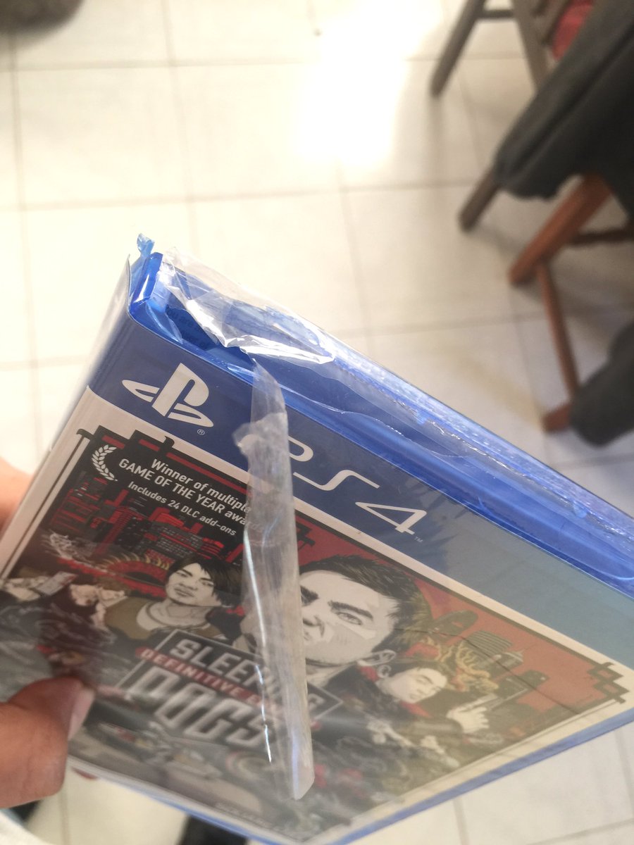 Tony_B1ack's tweet image. @amazonmex @DHLMex #Fail #unboxingfail  así llego mi paquete y era el primero del año #sadday 😢💔🎁