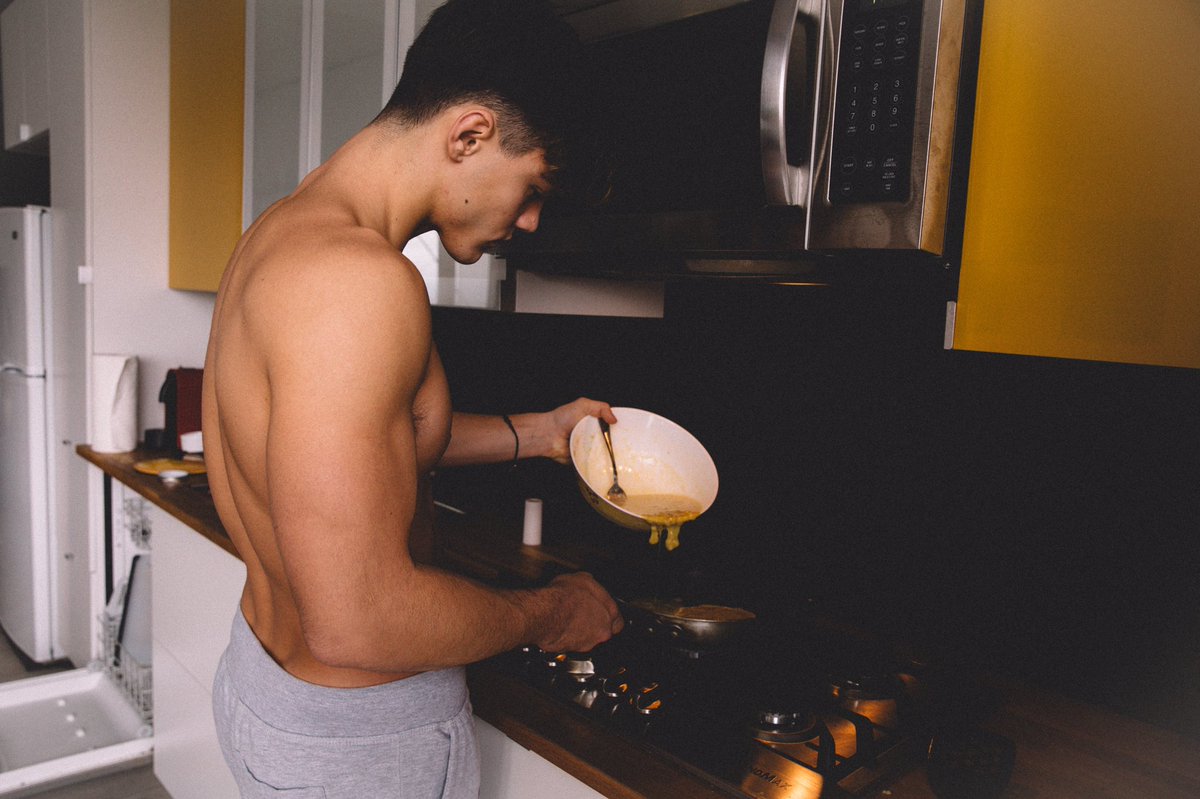 GraysonDolan's tweet photo. Banana pancakes https://t.co/Zkl0vOOsQW