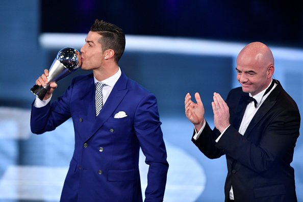 Ronaldo giành giải Cầu thủ hay nhất FIFA 2016