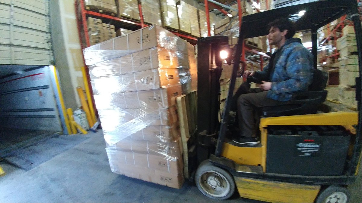 Vo3ULTIMATE's tweet photo. Another day. Another full truck heading east. https://t.co/rrbE56SU8w