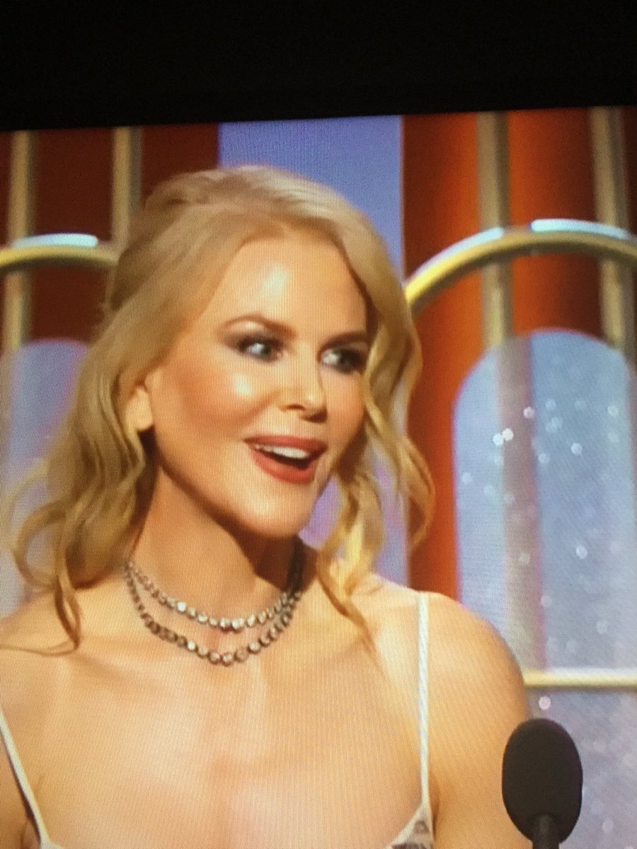 pouceopposable's tweet photo. So, now #NicoleKidman is in the #BogdanovFamily 👀😱😱? #plastic #GoldenGlobes #BadSurgery https://t.co/VbvhfXkQHl