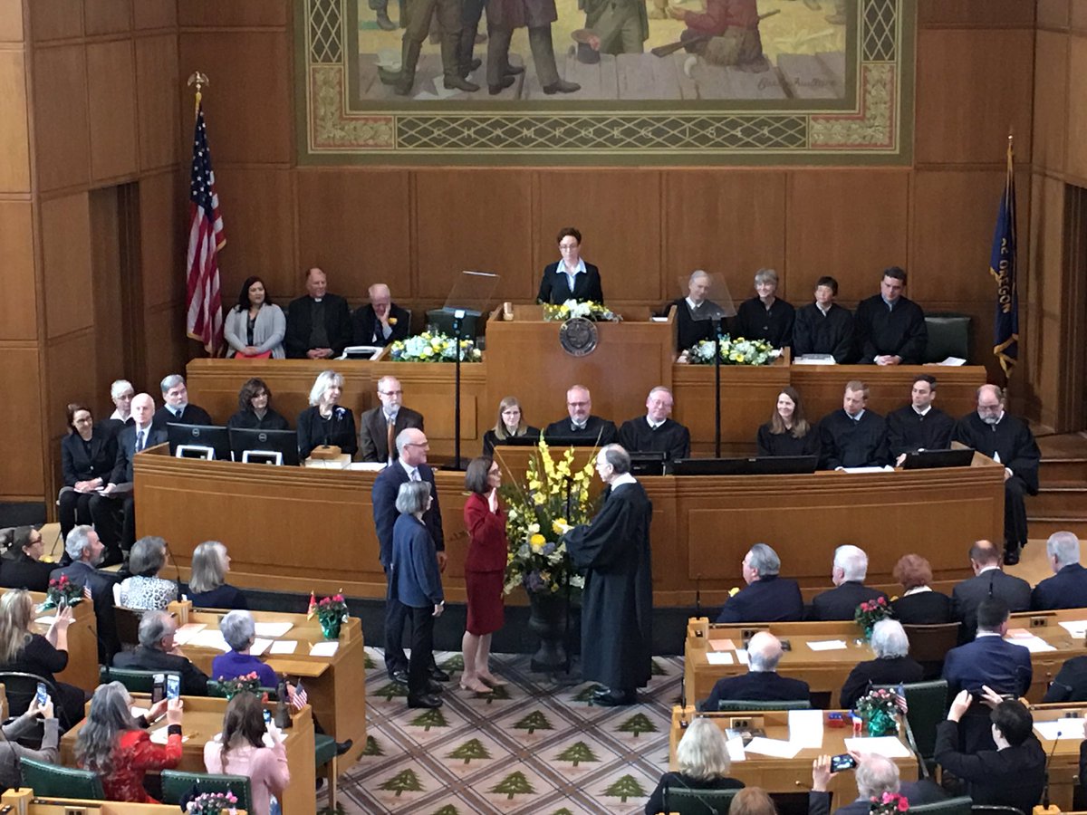 OregonGovBrown's tweet photo. I am honored to serve the people of Oregon as Governor and today take the oath to uphold the constitution of the U.S. and state of Oregon. https://t.co/52U3HuZ5hR