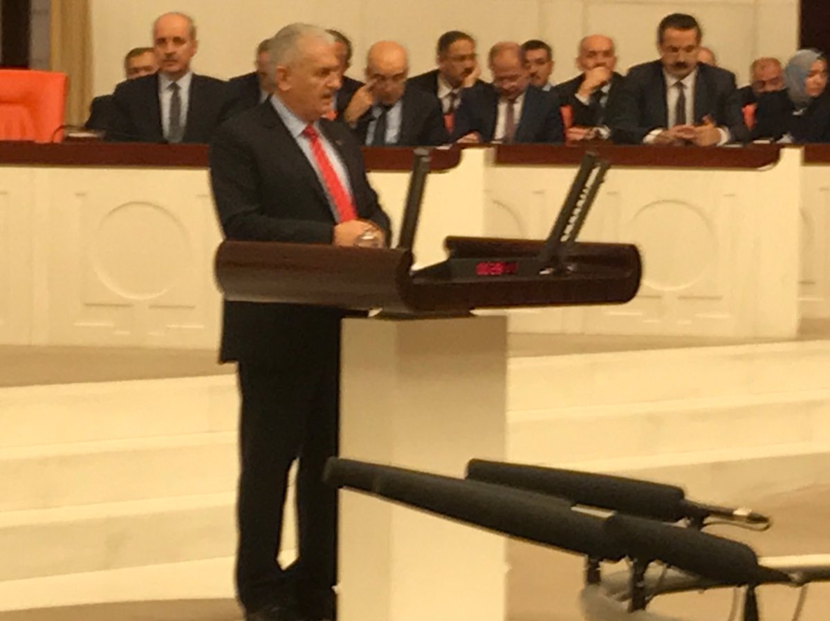 Tarihin en büyük siyasi tutarsızlığı,
Tarihin en büyük siyasi çelişkisi kürsüde;
Meclisi İkna edebilirse kendisini ortadan kaldıracak...